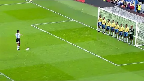 “错失1.4亿巨奖！新世俱杯四强奖金激发中国足球热议，广州队辉煌不再”