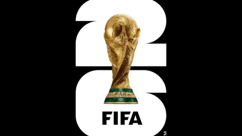 “冯潇霆揭秘05世青赛后沙尔克04向大连实德报价150万欧元转会真相，引发热议”