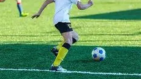 英格兰队海报发布：凯恩队长单挑阿尔巴尼亚